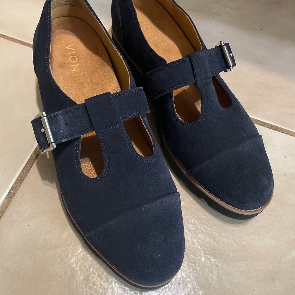 Vionic blue suede shoes